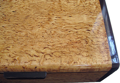 Masur birch box top close up - Handcrafted wood keepsake box
