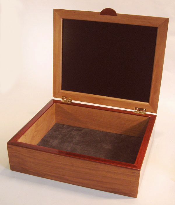 Men's valet box - Pear wood and Birds Eye Maple Men's Box - Open view