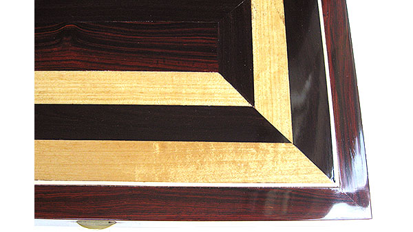 Cocobolo and Ceylon satinwood mosaic box top close-up